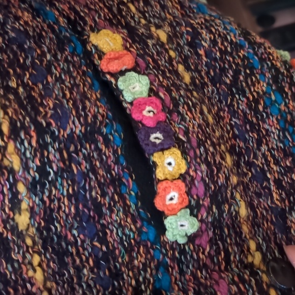Colourful Knit button Up With Flower Details M-L - Picture 3 of 7